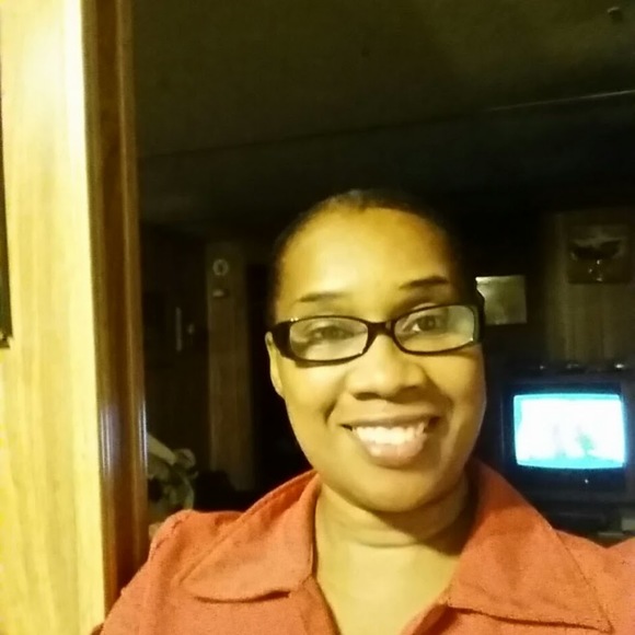 Meet your Posher, Kim - Picture 1 of 2